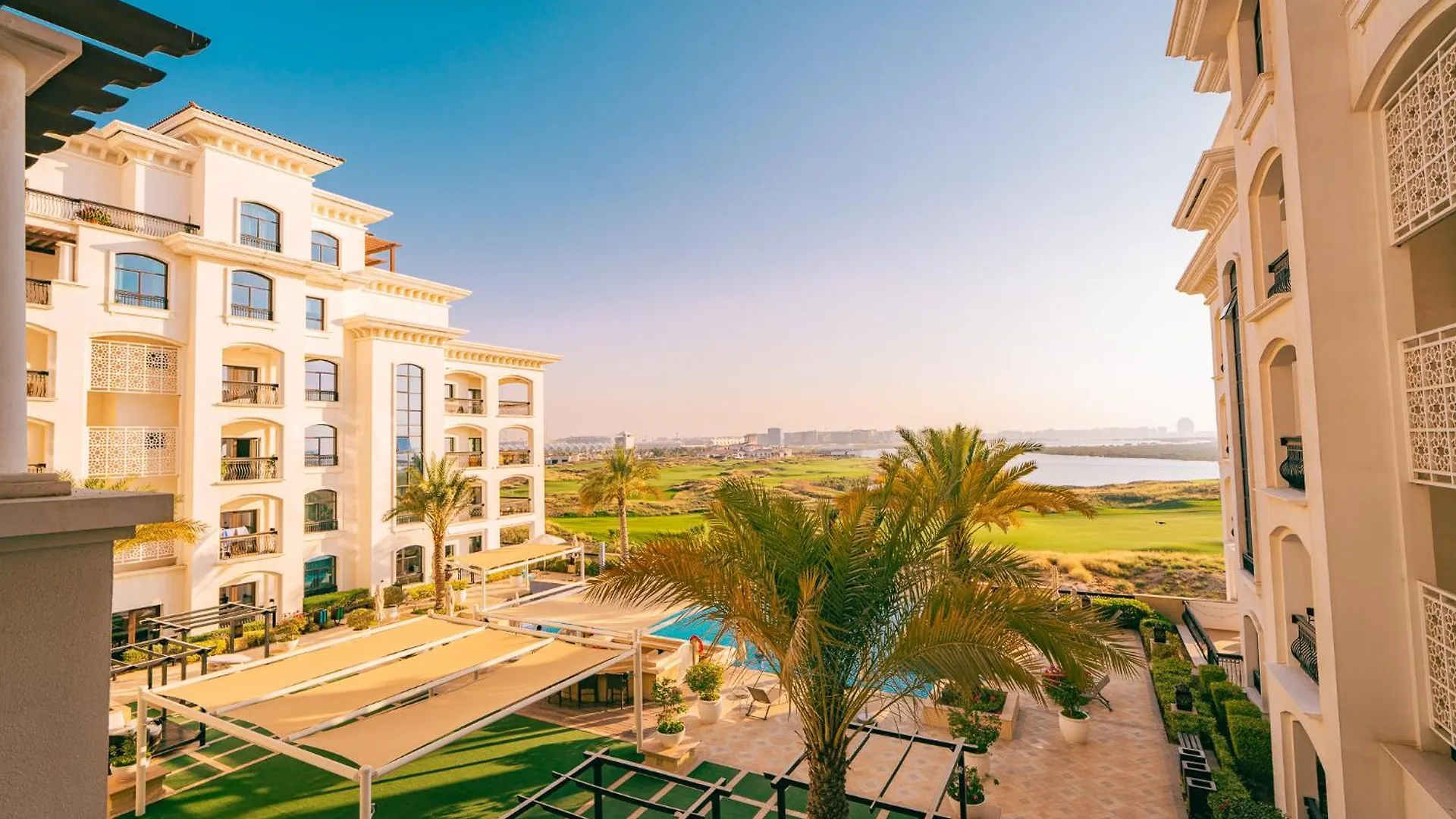 Lägenhet Voyage Ansam Two Bedroom With Ocean Views Abu Dhabi Förenade Arabemiraten